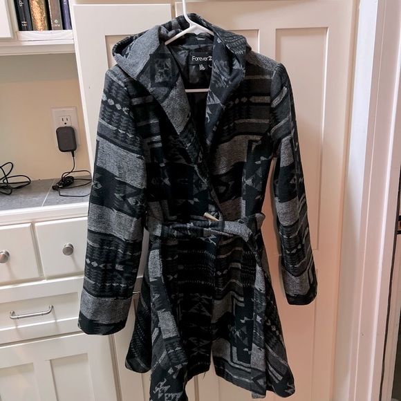 BOGO💞 Forever 21 Black and Gray Patterned Coat - Picture 1 of 2